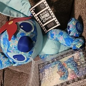 NWT 4/12 Little Mermaid Stitch Crashes Disney Plush and Pin- Perfect Placement